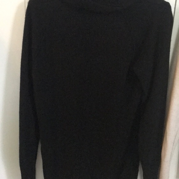 2 Banana Republic sweaters - Picture 5 of 5